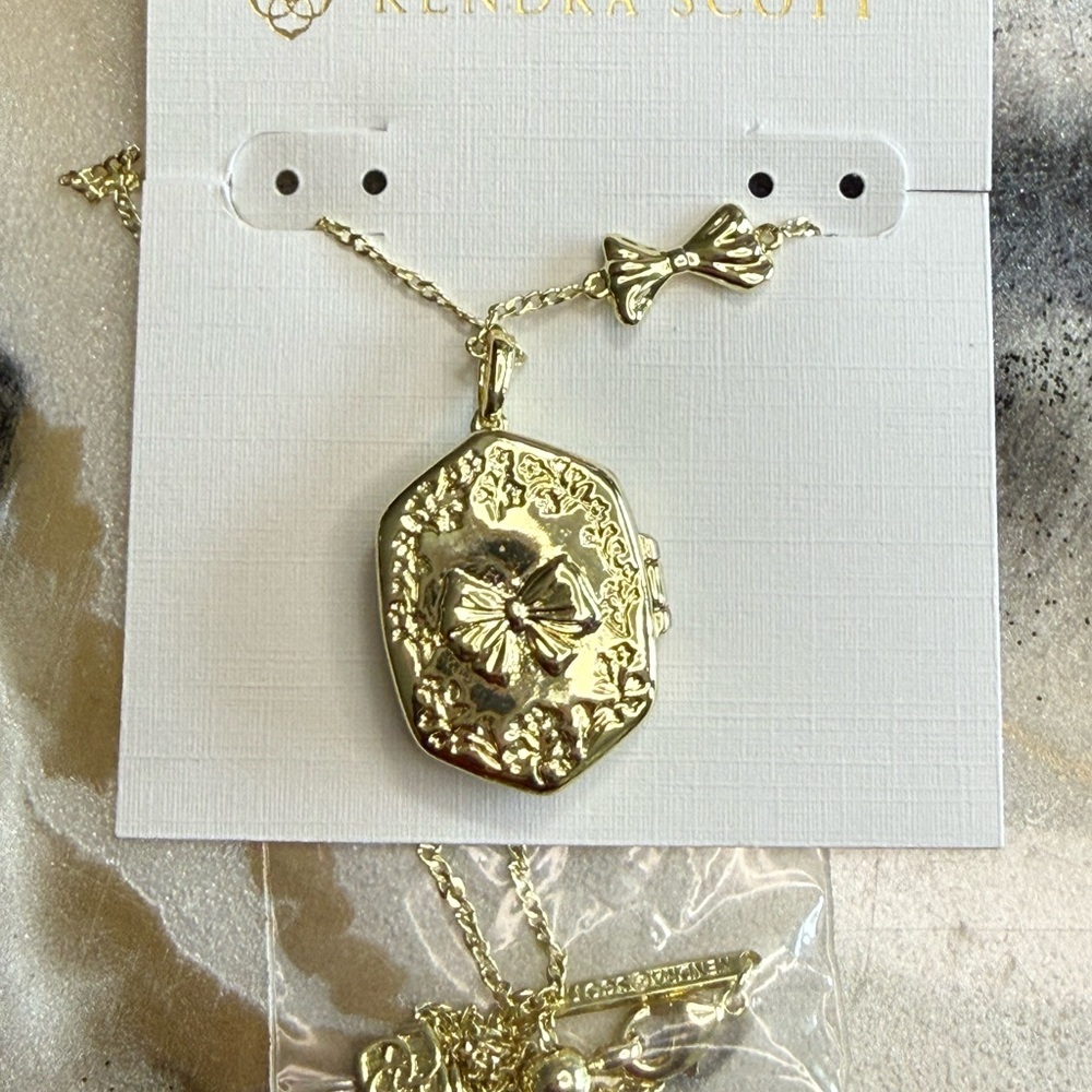 Kendra Scott x LoveShackFancy Gold Floral Locket Necklace NWT Bow Detail - Picture 3 of 3